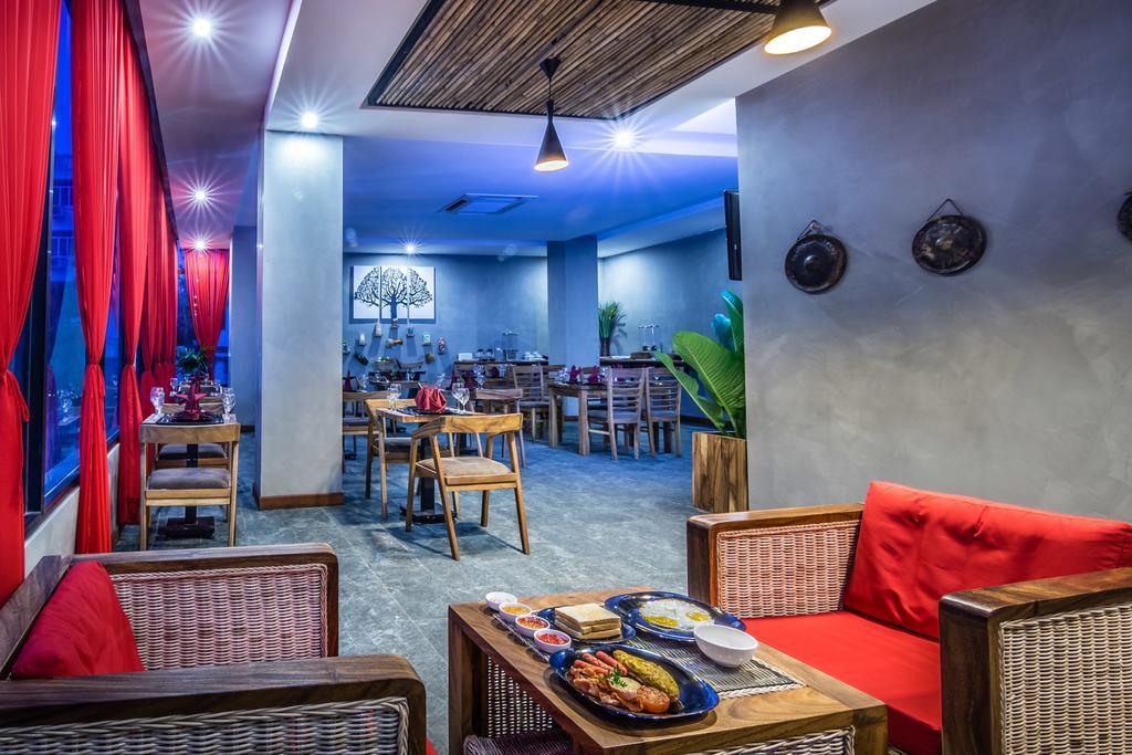 Diamond Palace Resort & Sky Bar 金边 外观 照片