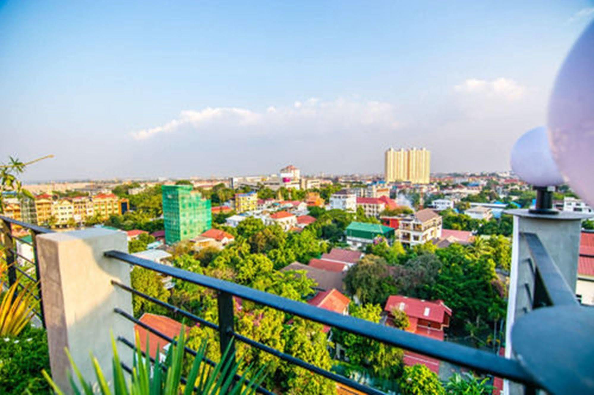 Diamond Palace Resort & Sky Bar 金边 外观 照片