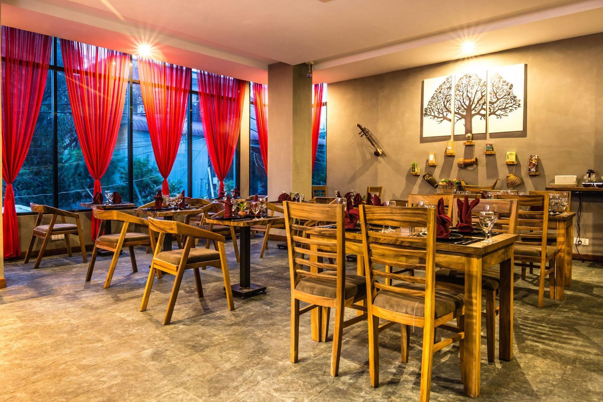 Diamond Palace Resort & Sky Bar 金边 外观 照片