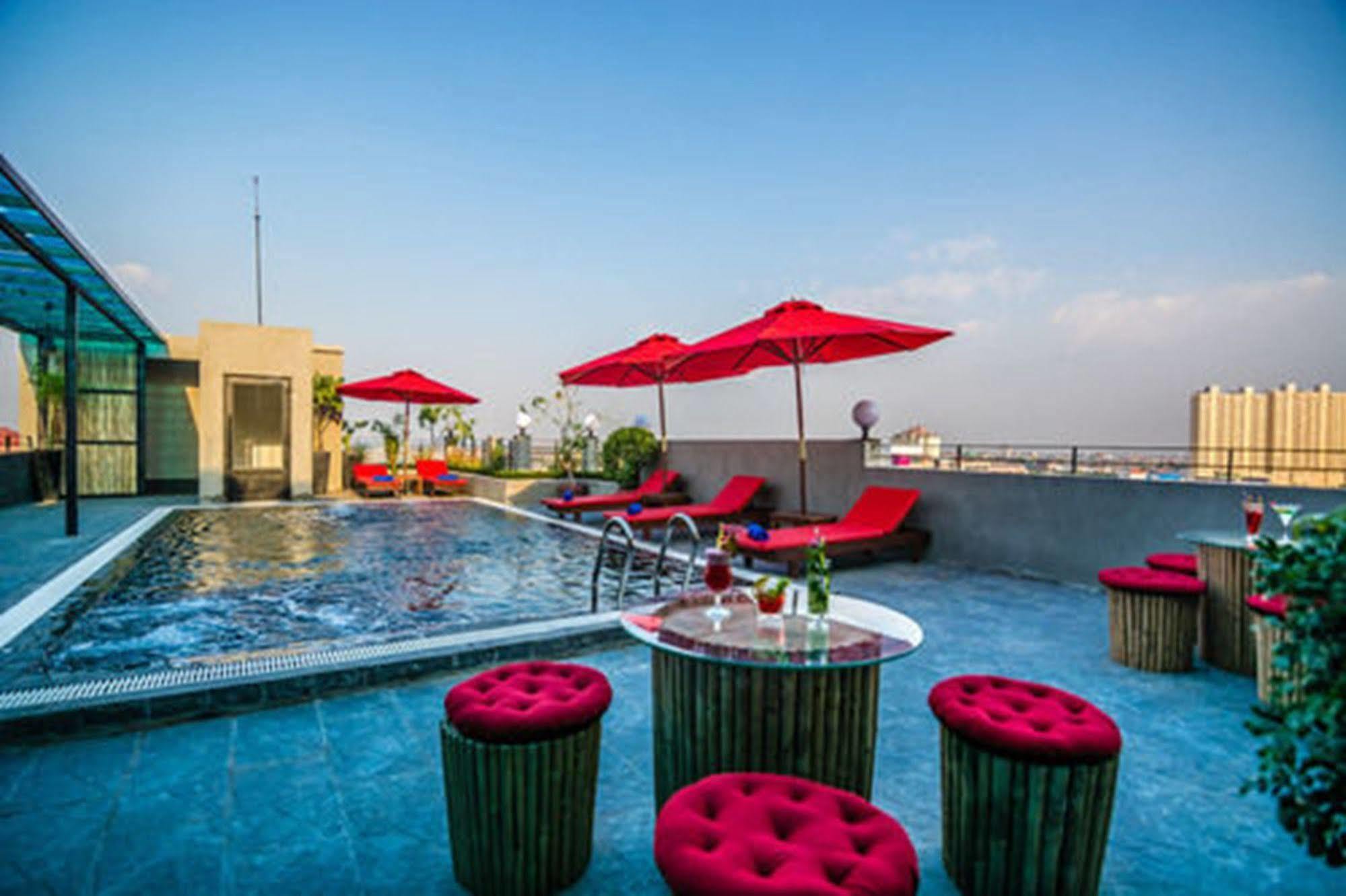 Diamond Palace Resort & Sky Bar 金边 外观 照片