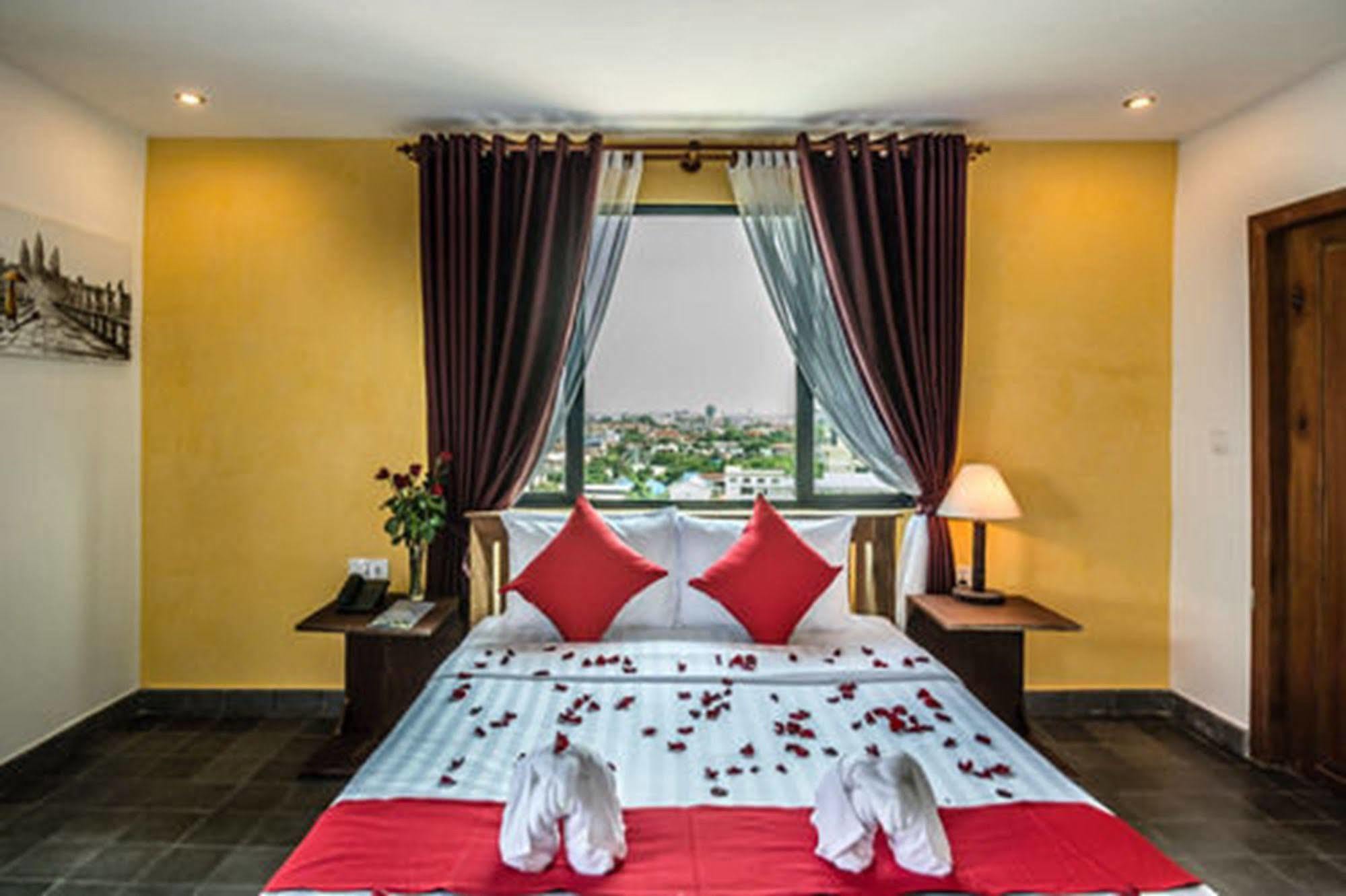 Diamond Palace Resort & Sky Bar 金边 外观 照片