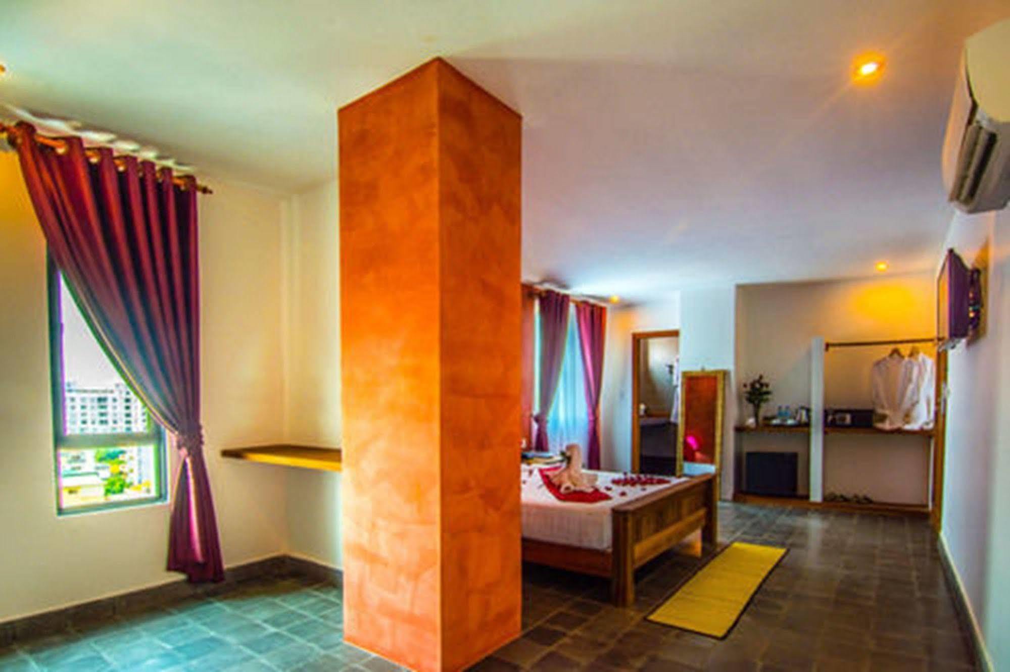 Diamond Palace Resort & Sky Bar 金边 外观 照片