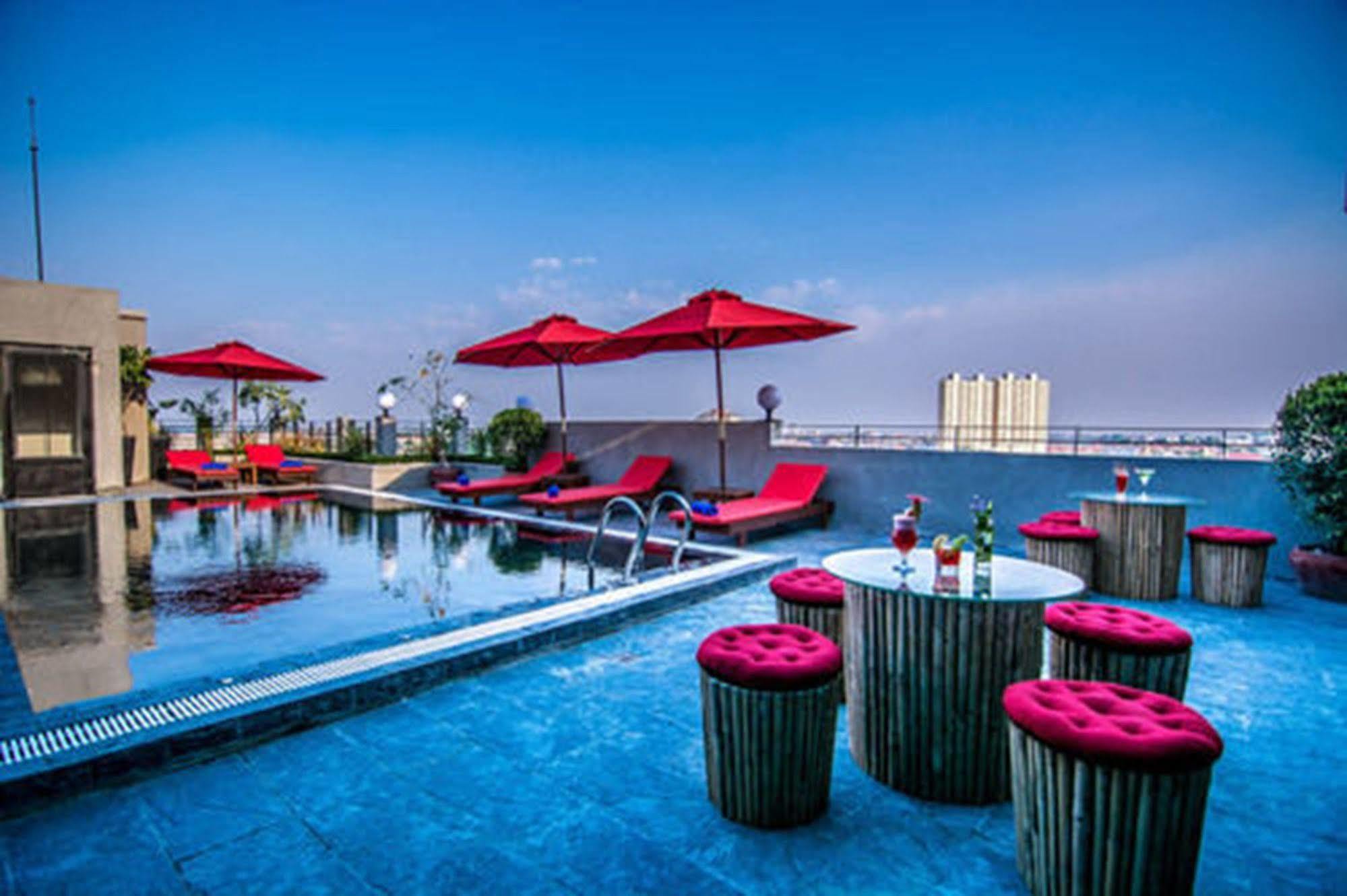 Diamond Palace Resort & Sky Bar 金边 外观 照片